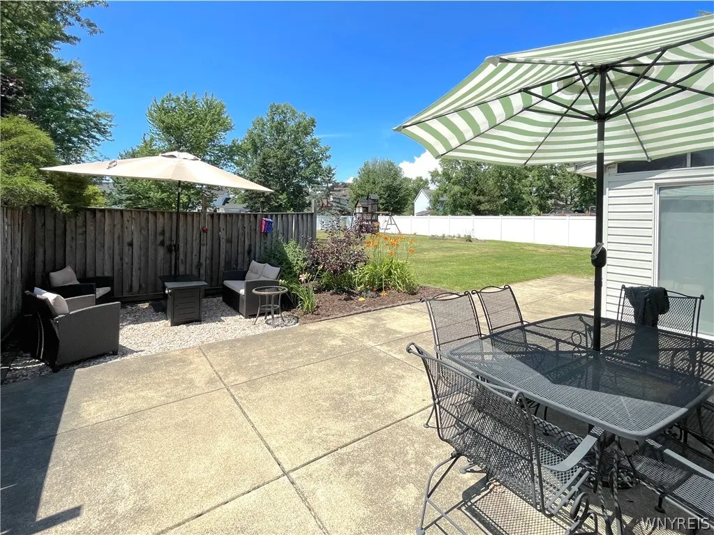 84 Regency Drive, Grand Island, New York 14072, Grand Island, New York 14072, 3 Bedrooms Bedrooms, 9 Rooms Rooms,2 BathroomsBathrooms,Residential,For Sale,84 Regency Drive, Grand Island, New York 14072,0,B1698377
