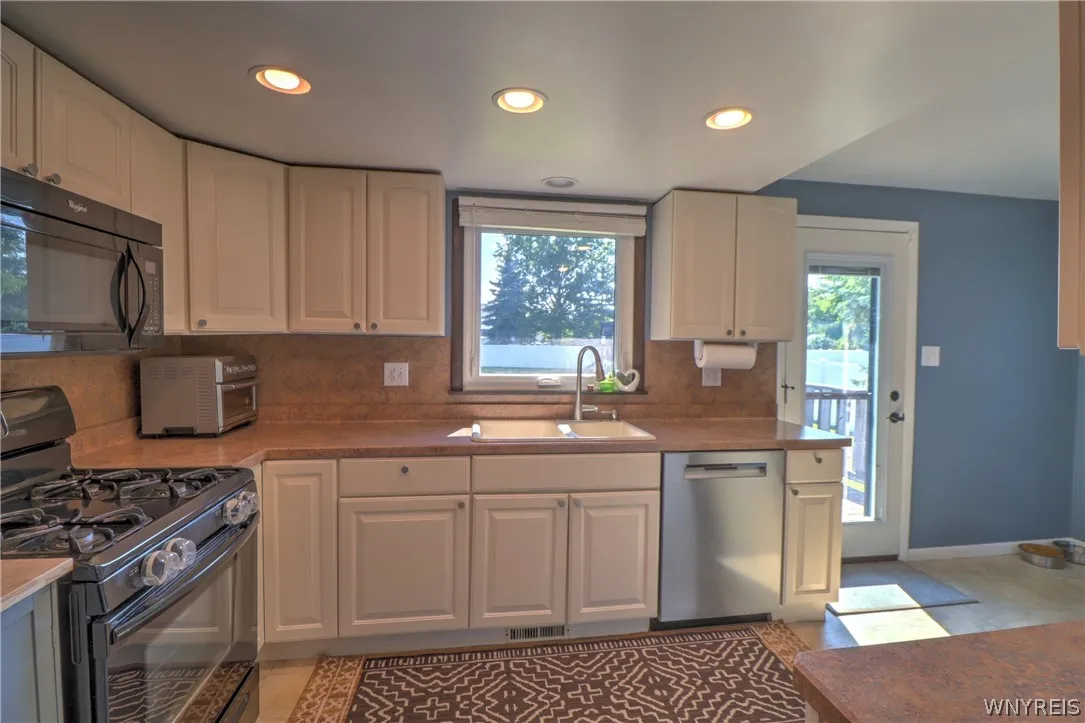84 Regency Drive, Grand Island, New York 14072, Grand Island, New York 14072, 3 Bedrooms Bedrooms, 9 Rooms Rooms,2 BathroomsBathrooms,Residential,For Sale,84 Regency Drive, Grand Island, New York 14072,0,B1698377