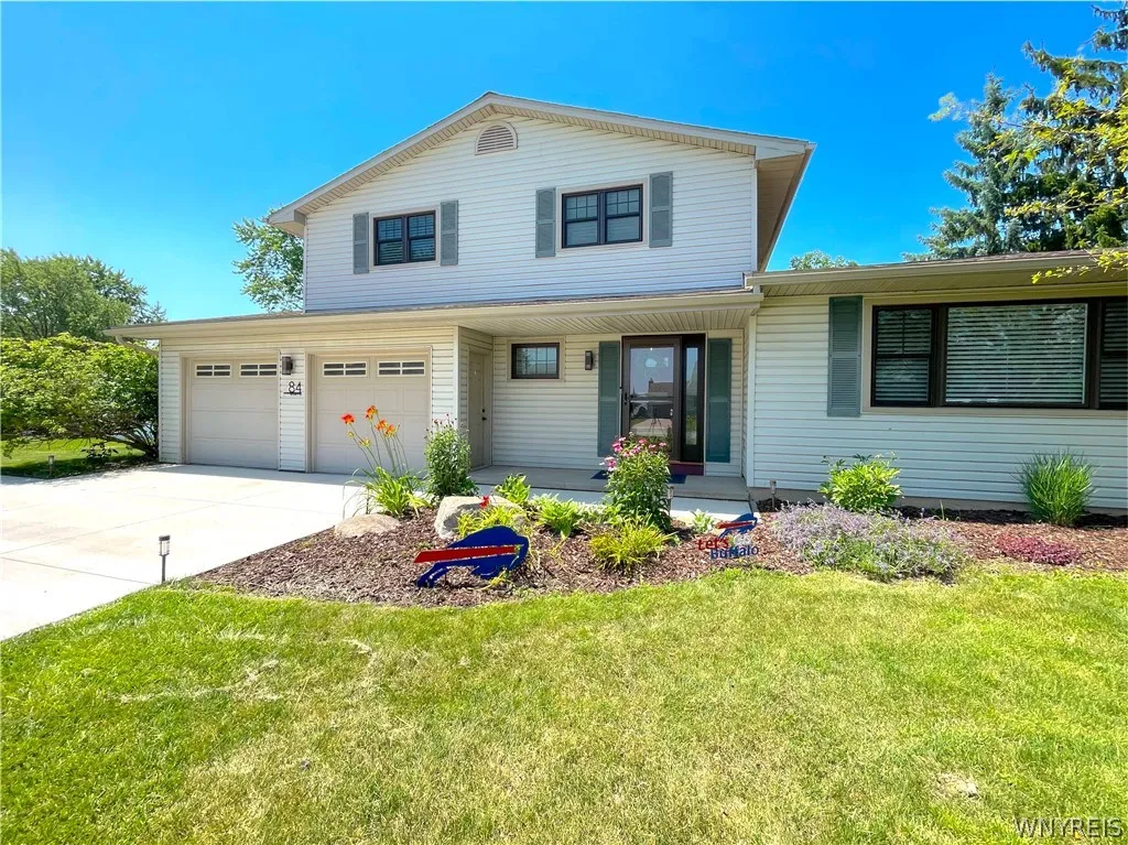 84 Regency Drive, Grand Island, New York 14072, Grand Island, New York 14072, 3 Bedrooms Bedrooms, 9 Rooms Rooms,2 BathroomsBathrooms,Residential,For Sale,84 Regency Drive, Grand Island, New York 14072,0,B1698377
