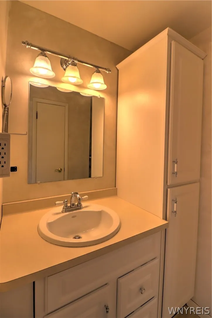84 Regency Drive, Grand Island, New York 14072, Grand Island, New York 14072, 3 Bedrooms Bedrooms, 9 Rooms Rooms,2 BathroomsBathrooms,Residential,For Sale,84 Regency Drive, Grand Island, New York 14072,0,B1698377
