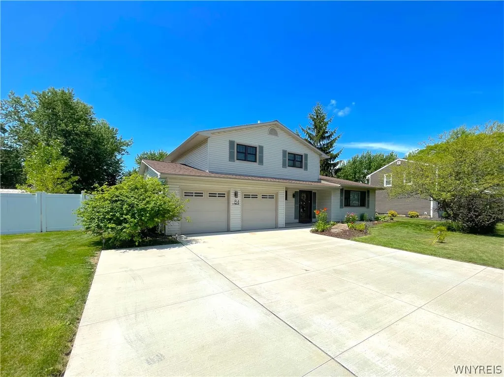 84 Regency Drive, Grand Island, New York 14072, Grand Island, New York 14072, 3 Bedrooms Bedrooms, 9 Rooms Rooms,2 BathroomsBathrooms,Residential,For Sale,84 Regency Drive, Grand Island, New York 14072,0,B1698377