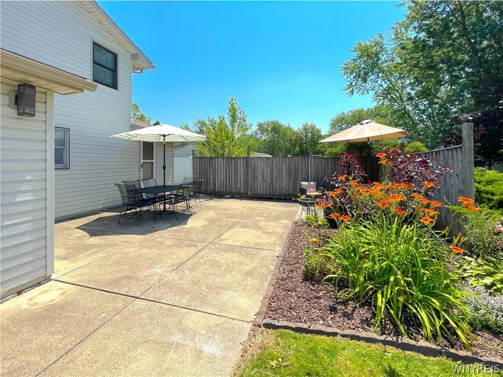 84 Regency Drive, Grand Island, New York 14072, Grand Island, New York 14072, 3 Bedrooms Bedrooms, 9 Rooms Rooms,2 BathroomsBathrooms,Residential,For Sale,84 Regency Drive, Grand Island, New York 14072,0,B1698377