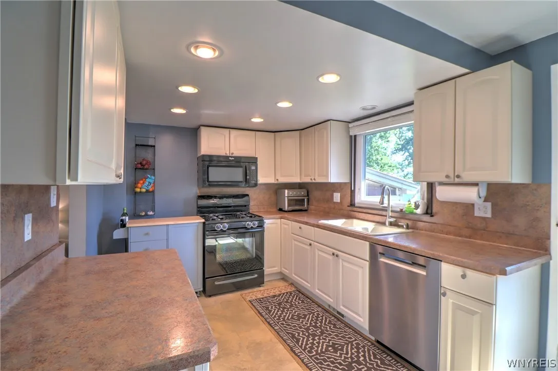 84 Regency Drive, Grand Island, New York 14072, Grand Island, New York 14072, 3 Bedrooms Bedrooms, 9 Rooms Rooms,2 BathroomsBathrooms,Residential,For Sale,84 Regency Drive, Grand Island, New York 14072,0,B1698377