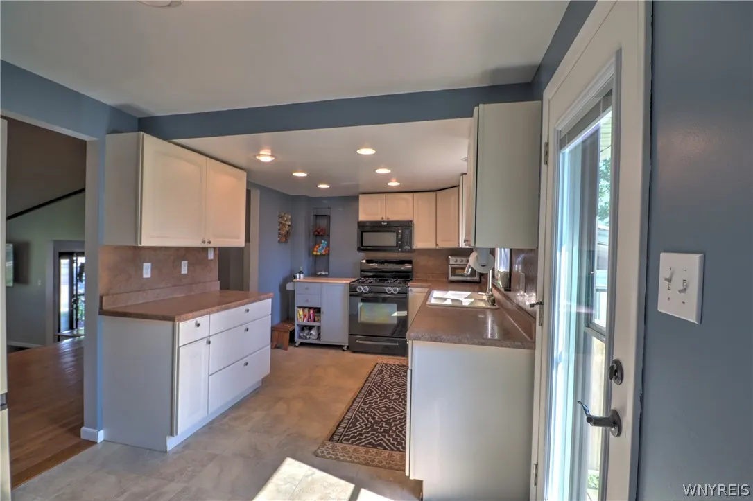 84 Regency Drive, Grand Island, New York 14072, Grand Island, New York 14072, 3 Bedrooms Bedrooms, 9 Rooms Rooms,2 BathroomsBathrooms,Residential,For Sale,84 Regency Drive, Grand Island, New York 14072,0,B1698377