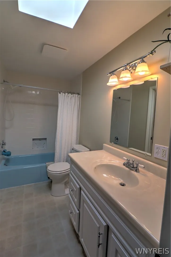 84 Regency Drive, Grand Island, New York 14072, Grand Island, New York 14072, 3 Bedrooms Bedrooms, 9 Rooms Rooms,2 BathroomsBathrooms,Residential,For Sale,84 Regency Drive, Grand Island, New York 14072,0,B1698377