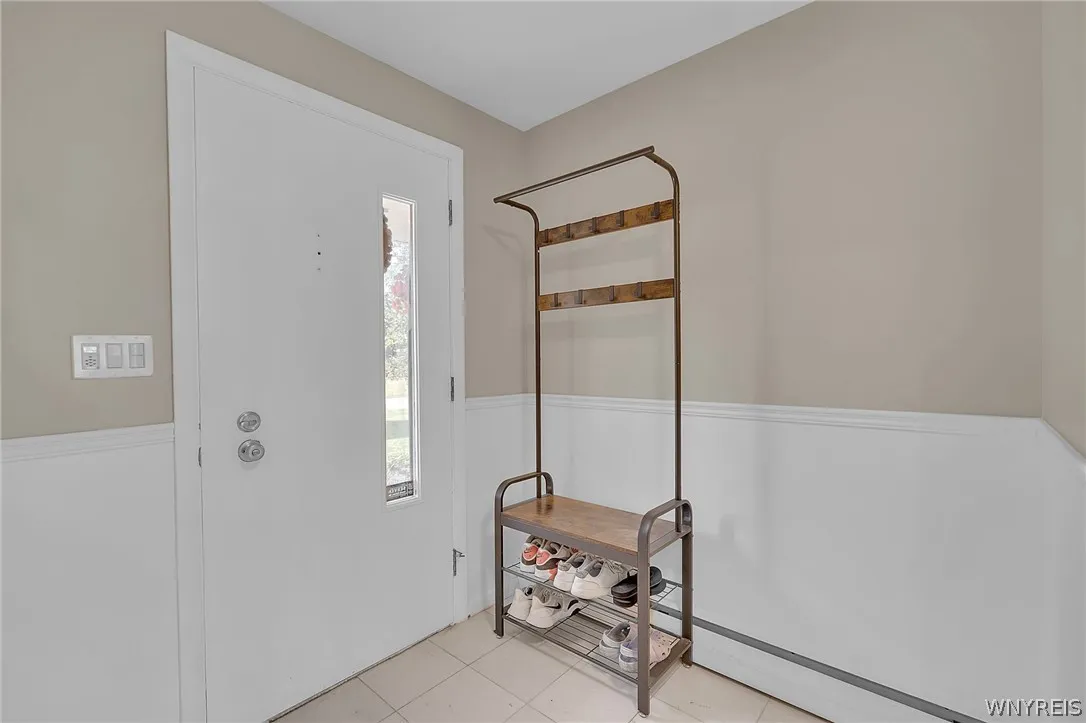9230 Valley Stream Road, Clarence, New York 14031, Clarence, New York 14031, 5 Bedrooms Bedrooms, 8 Rooms Rooms,2 BathroomsBathrooms,Residential,For Sale,9230 Valley Stream Road, Clarence, New York 14031,0,B1698442