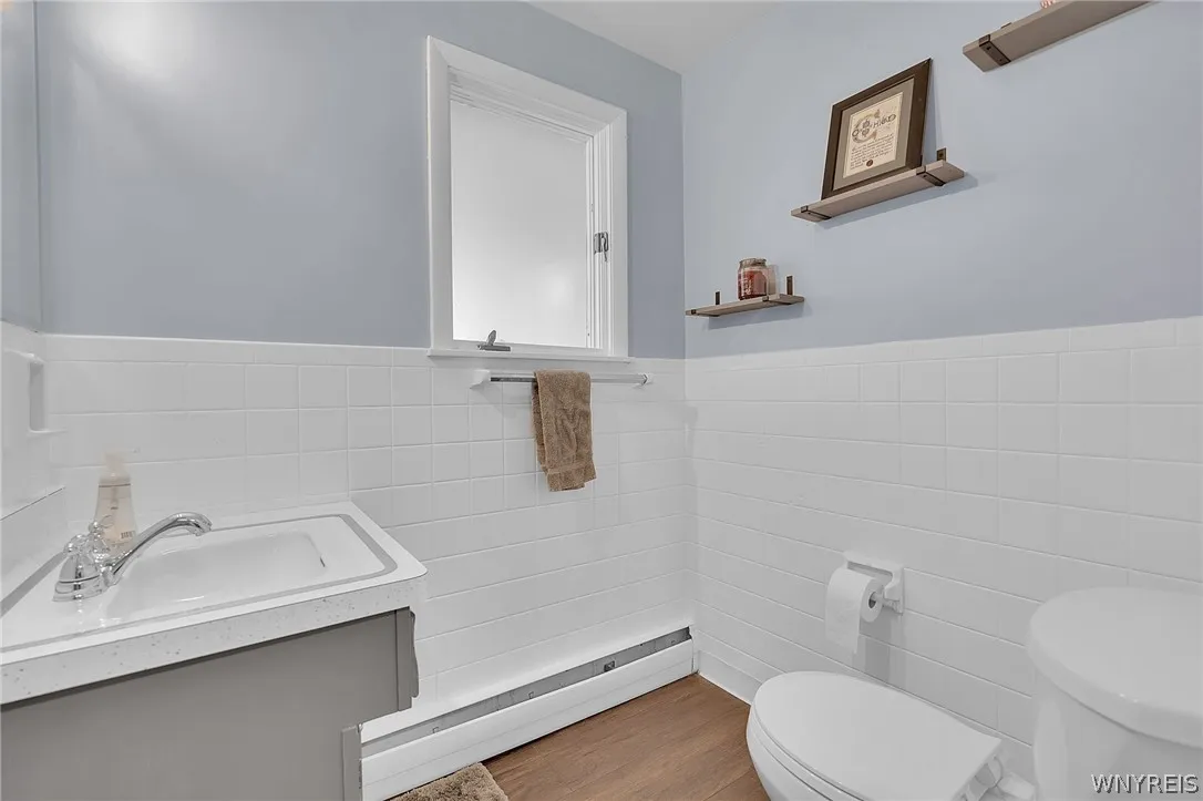 9230 Valley Stream Road, Clarence, New York 14031, Clarence, New York 14031, 5 Bedrooms Bedrooms, 8 Rooms Rooms,2 BathroomsBathrooms,Residential,For Sale,9230 Valley Stream Road, Clarence, New York 14031,0,B1698442