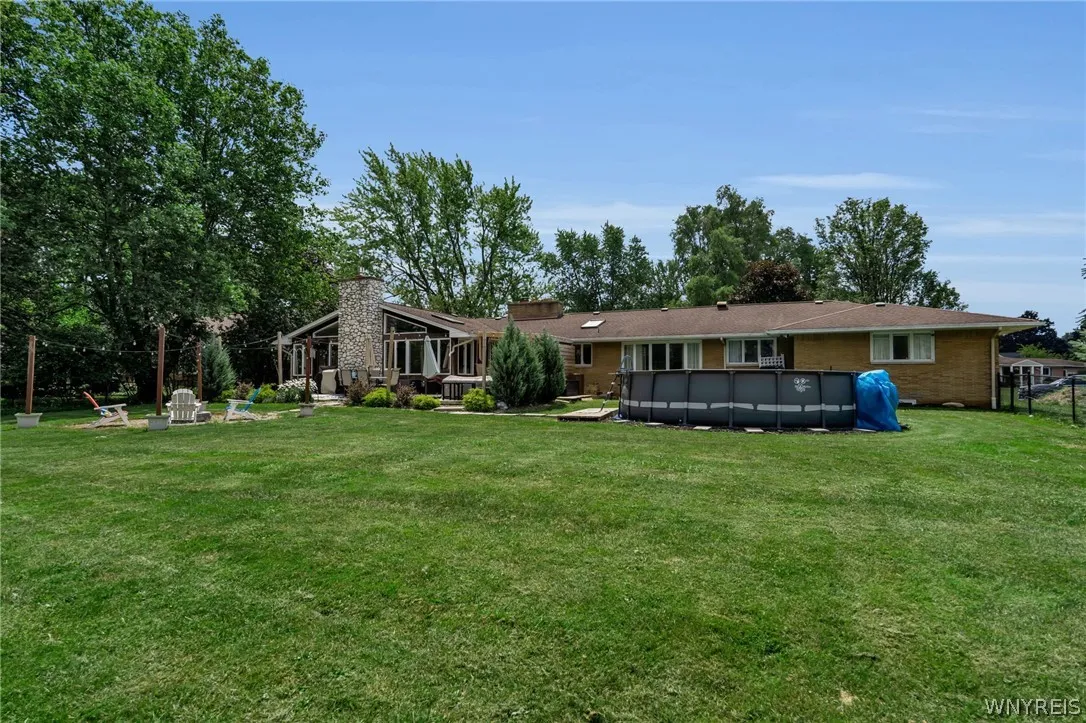 9230 Valley Stream Road, Clarence, New York 14031, Clarence, New York 14031, 5 Bedrooms Bedrooms, 8 Rooms Rooms,2 BathroomsBathrooms,Residential,For Sale,9230 Valley Stream Road, Clarence, New York 14031,0,B1698442
