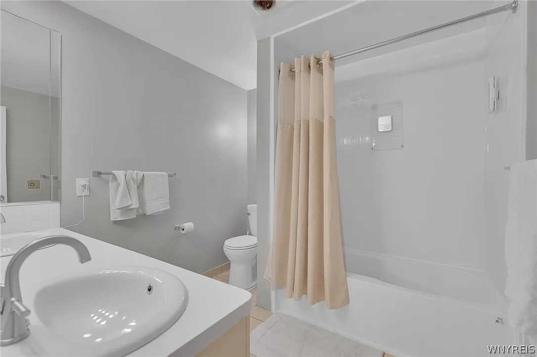9230 Valley Stream Road, Clarence, New York 14031, Clarence, New York 14031, 5 Bedrooms Bedrooms, 8 Rooms Rooms,2 BathroomsBathrooms,Residential,For Sale,9230 Valley Stream Road, Clarence, New York 14031,0,B1698442