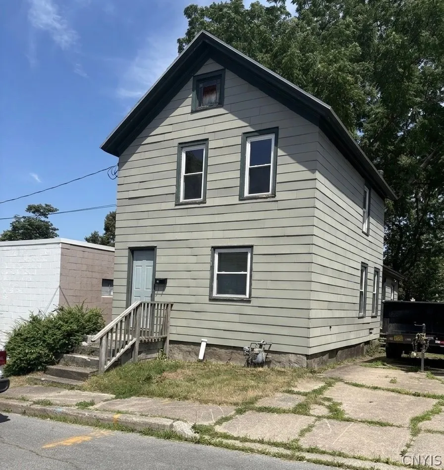 7 Dublin Street, Oswego, New York 13126, Oswego, New York 13126, 5 Bedrooms Bedrooms, 5 Rooms Rooms,1 BathroomBathrooms,Residential Lease,For Rent,7 Dublin Street, Oswego, New York 13126,0,S1698748