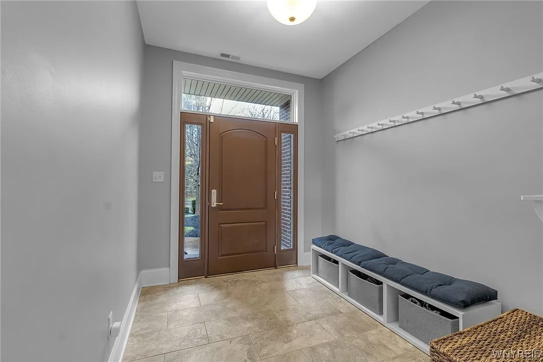 37 Ojibwa Circle, Buffalo, New York 14202, Buffalo, New York 14202, 2 Bedrooms Bedrooms, 6 Rooms Rooms,2 BathroomsBathrooms,Residential,For Sale,37 Ojibwa Circle, Buffalo, New York 14202,0,B1696142