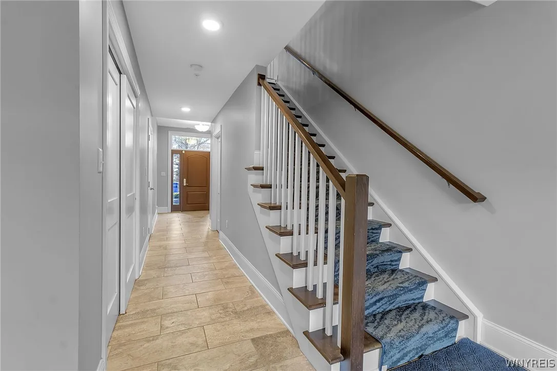 37 Ojibwa Circle, Buffalo, New York 14202, Buffalo, New York 14202, 2 Bedrooms Bedrooms, 6 Rooms Rooms,2 BathroomsBathrooms,Residential,For Sale,37 Ojibwa Circle, Buffalo, New York 14202,0,B1696142