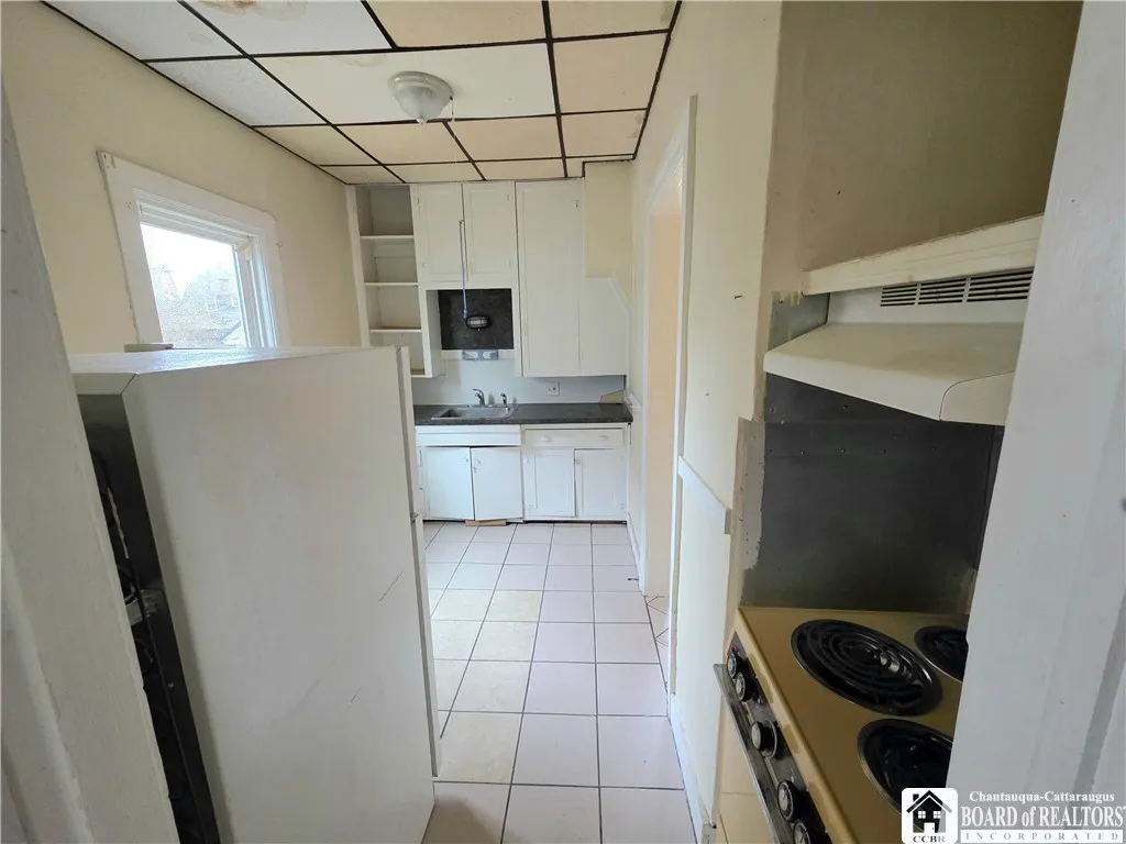 329 Crossman Street, Jamestown, New York 14701, Jamestown, New York 14701, 1 Bedroom Bedrooms, 3 Rooms Rooms,1 BathroomBathrooms,Residential Lease,For Rent,329 Crossman Street, Jamestown, New York 14701,0,R1698803