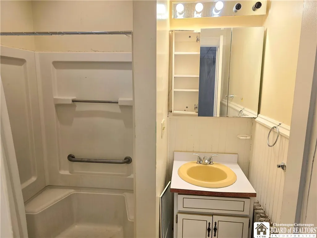 329 Crossman Street, Jamestown, New York 14701, Jamestown, New York 14701, 1 Bedroom Bedrooms, 3 Rooms Rooms,1 BathroomBathrooms,Residential Lease,For Rent,329 Crossman Street, Jamestown, New York 14701,0,R1698803