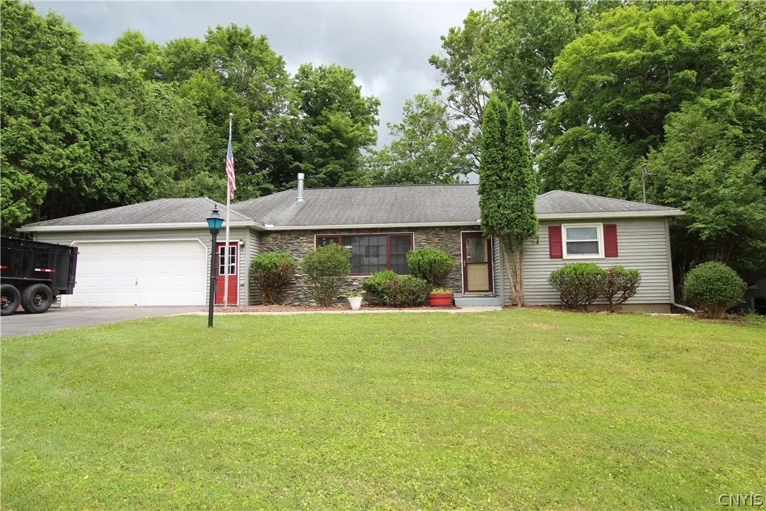 24 Forest Road, New Hartford, New York 13413, New Hartford, New York 13413, 3 Bedrooms Bedrooms, 8 Rooms Rooms,1 BathroomBathrooms,Residential Lease,For Rent,24 Forest Road, New Hartford, New York 13413,0,S1698516