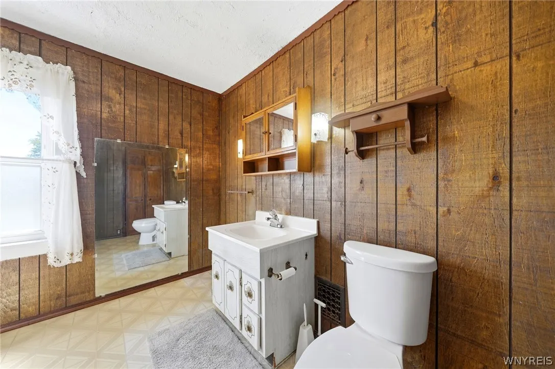 Bathroom 2nd floor