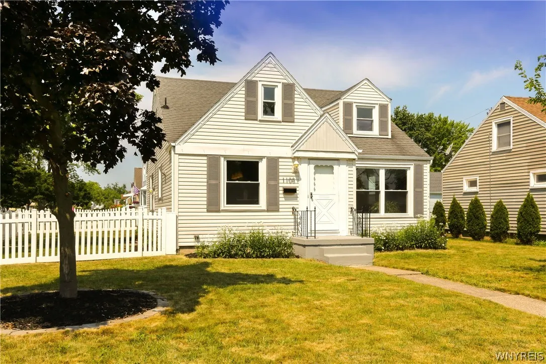 1108 Parkhurst Boulevard, Tonawanda, New York 1415, Tonawanda, New York 14150, 3 Bedrooms Bedrooms, 8 Rooms Rooms,1 BathroomBathrooms,Residential,For Sale,1108 Parkhurst Boulevard, Tonawanda, New York 1415,0,B1698385