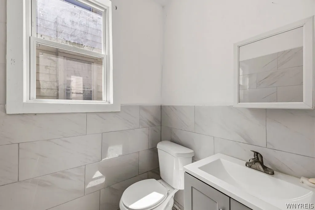 504 Woodlawn Avenue, Buffalo, New York 14208, Buffalo, New York 14208, 6 Bedrooms Bedrooms, ,2 BathroomsBathrooms,Residential,For Sale,504 Woodlawn Avenue, Buffalo, New York 14208,0,B1698846