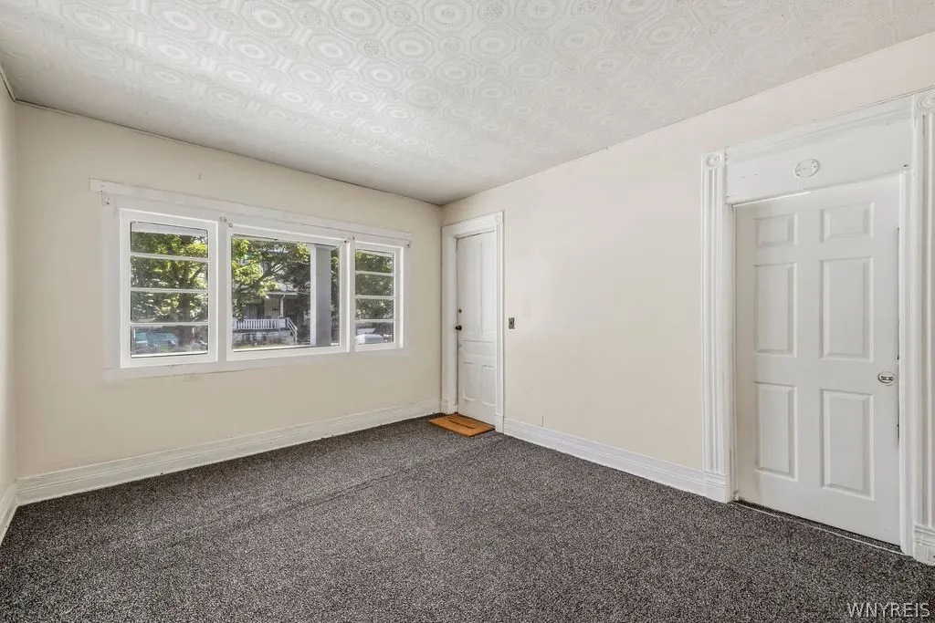 504 Woodlawn Avenue, Buffalo, New York 14208, Buffalo, New York 14208, 6 Bedrooms Bedrooms, ,2 BathroomsBathrooms,Residential,For Sale,504 Woodlawn Avenue, Buffalo, New York 14208,0,B1698846