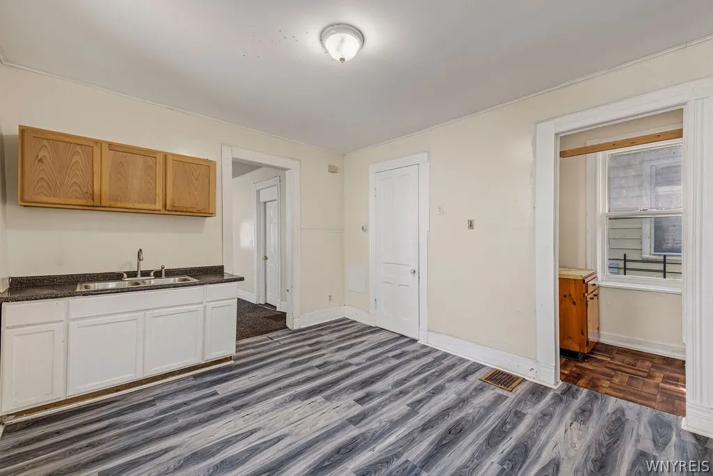 504 Woodlawn Avenue, Buffalo, New York 14208, Buffalo, New York 14208, 6 Bedrooms Bedrooms, ,2 BathroomsBathrooms,Residential,For Sale,504 Woodlawn Avenue, Buffalo, New York 14208,0,B1698846
