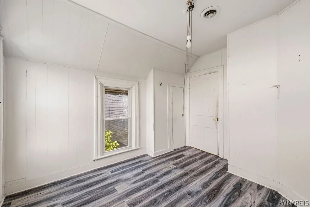 504 Woodlawn Avenue, Buffalo, New York 14208, Buffalo, New York 14208, 6 Bedrooms Bedrooms, ,2 BathroomsBathrooms,Residential,For Sale,504 Woodlawn Avenue, Buffalo, New York 14208,0,B1698846
