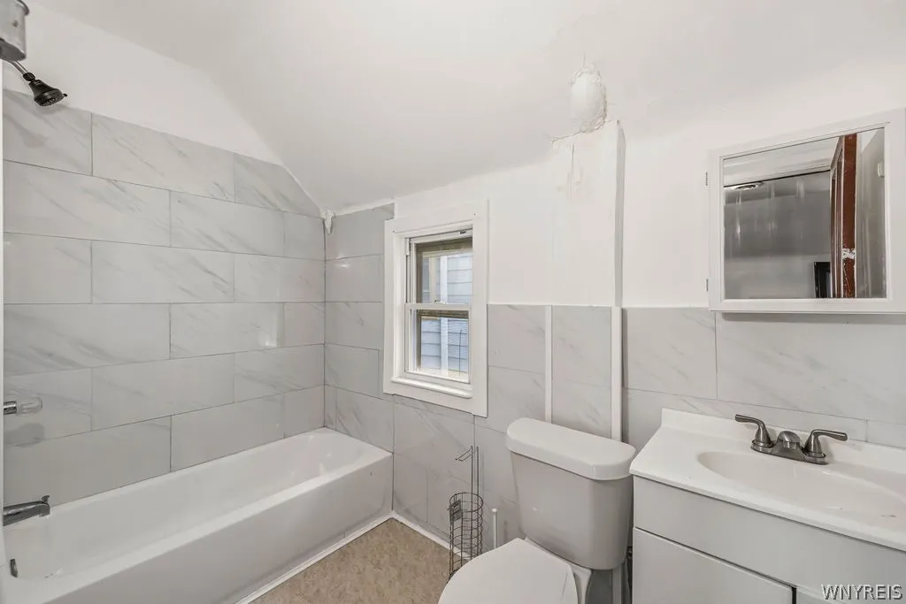 504 Woodlawn Avenue, Buffalo, New York 14208, Buffalo, New York 14208, 6 Bedrooms Bedrooms, ,2 BathroomsBathrooms,Residential,For Sale,504 Woodlawn Avenue, Buffalo, New York 14208,0,B1698846