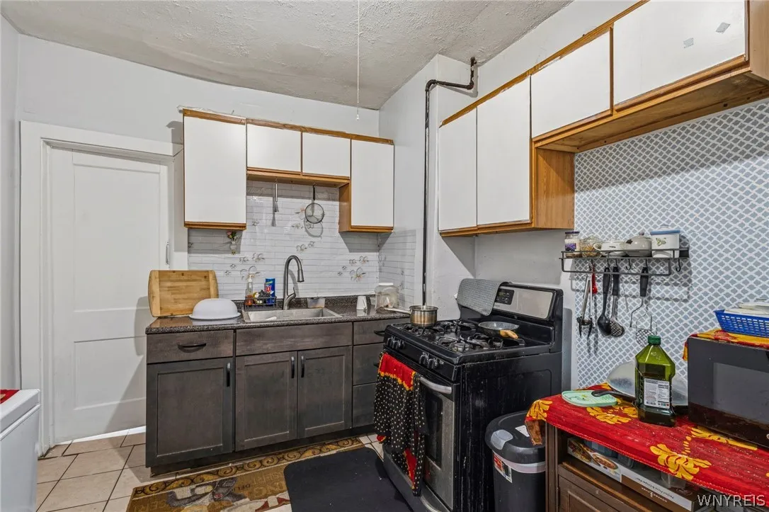 781 Northampton Street, Buffalo, New York 14211, Buffalo, New York 14211, 7 Bedrooms Bedrooms, ,3 BathroomsBathrooms,Residential,For Sale,781 Northampton Street, Buffalo, New York 14211,0,B1698880