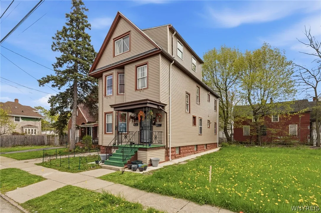 781 Northampton Street, Buffalo, New York 14211, Buffalo, New York 14211, 7 Bedrooms Bedrooms, ,3 BathroomsBathrooms,Residential,For Sale,781 Northampton Street, Buffalo, New York 14211,0,B1698880