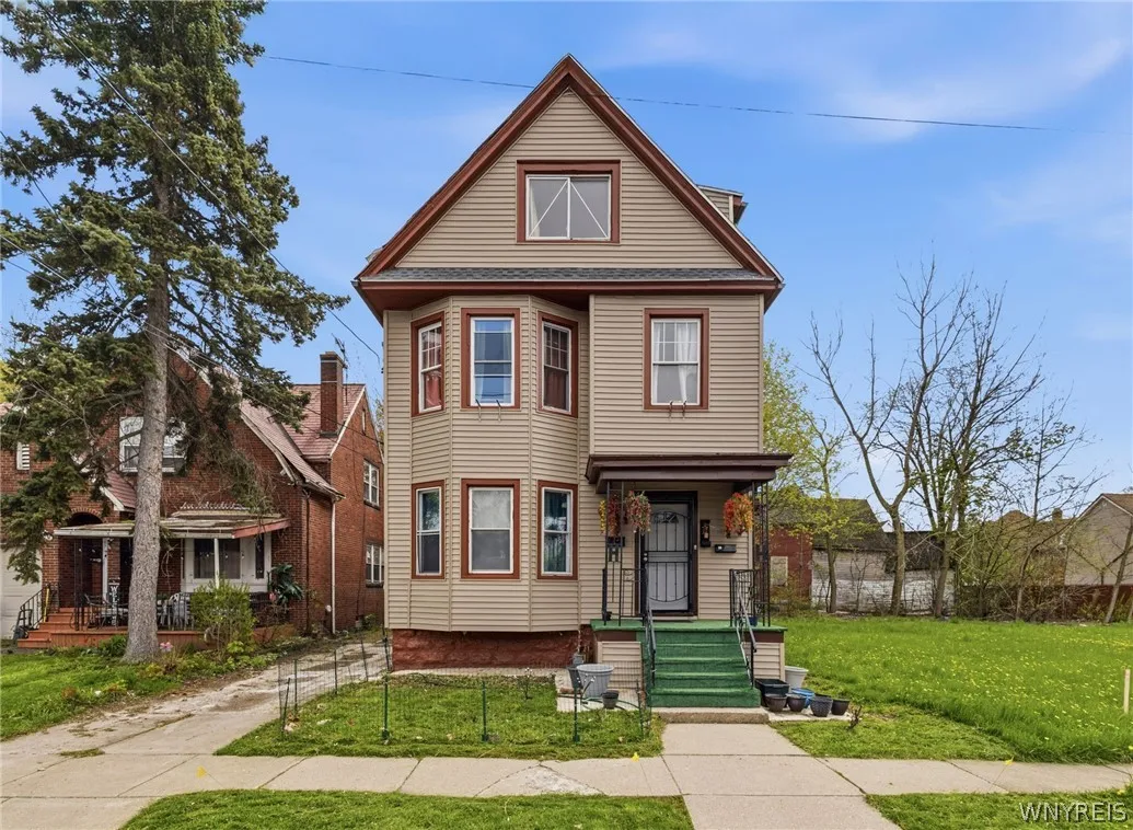 781 Northampton Street, Buffalo, New York 14211, Buffalo, New York 14211, 7 Bedrooms Bedrooms, ,3 BathroomsBathrooms,Residential,For Sale,781 Northampton Street, Buffalo, New York 14211,0,B1698880