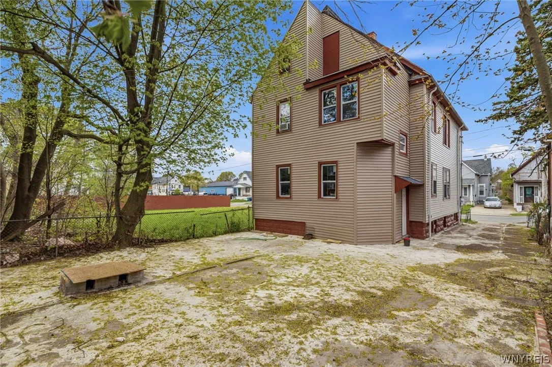 781 Northampton Street, Buffalo, New York 14211, Buffalo, New York 14211, 7 Bedrooms Bedrooms, ,3 BathroomsBathrooms,Residential,For Sale,781 Northampton Street, Buffalo, New York 14211,0,B1698880