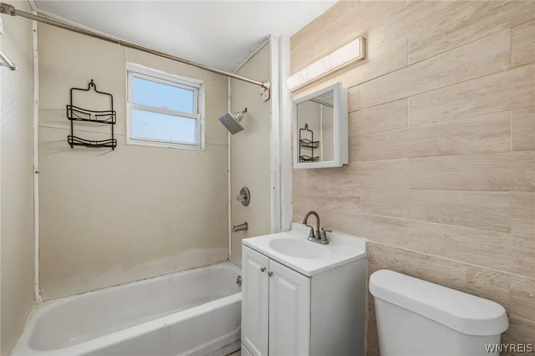 781 Northampton Street, Buffalo, New York 14211, Buffalo, New York 14211, 7 Bedrooms Bedrooms, ,3 BathroomsBathrooms,Residential,For Sale,781 Northampton Street, Buffalo, New York 14211,0,B1698880