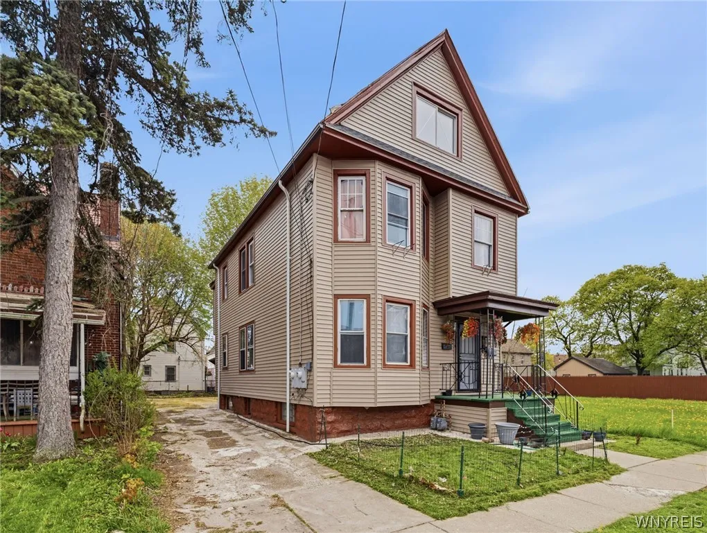 781 Northampton Street, Buffalo, New York 14211, Buffalo, New York 14211, 7 Bedrooms Bedrooms, ,3 BathroomsBathrooms,Residential,For Sale,781 Northampton Street, Buffalo, New York 14211,0,B1698880
