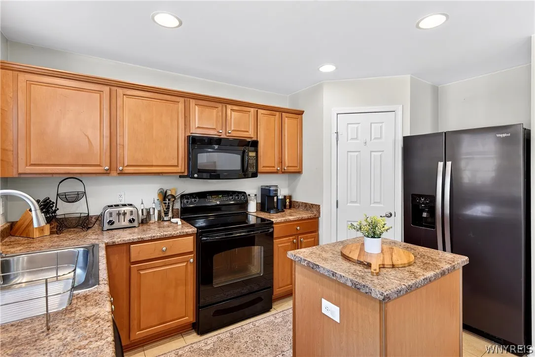 3 Scooter Lane, Hamburg, New York 14075, Hamburg, New York 14075, 3 Bedrooms Bedrooms, 9 Rooms Rooms,2 BathroomsBathrooms,Residential,For Sale,3 Scooter Lane, Hamburg, New York 14075,0,B1698883