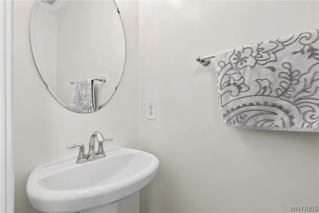 3 Scooter Lane, Hamburg, New York 14075, Hamburg, New York 14075, 3 Bedrooms Bedrooms, 9 Rooms Rooms,2 BathroomsBathrooms,Residential,For Sale,3 Scooter Lane, Hamburg, New York 14075,0,B1698883