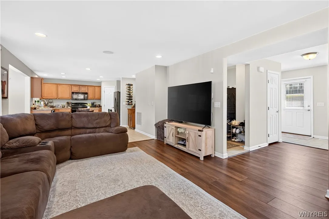 3 Scooter Lane, Hamburg, New York 14075, Hamburg, New York 14075, 3 Bedrooms Bedrooms, 9 Rooms Rooms,2 BathroomsBathrooms,Residential,For Sale,3 Scooter Lane, Hamburg, New York 14075,0,B1698883