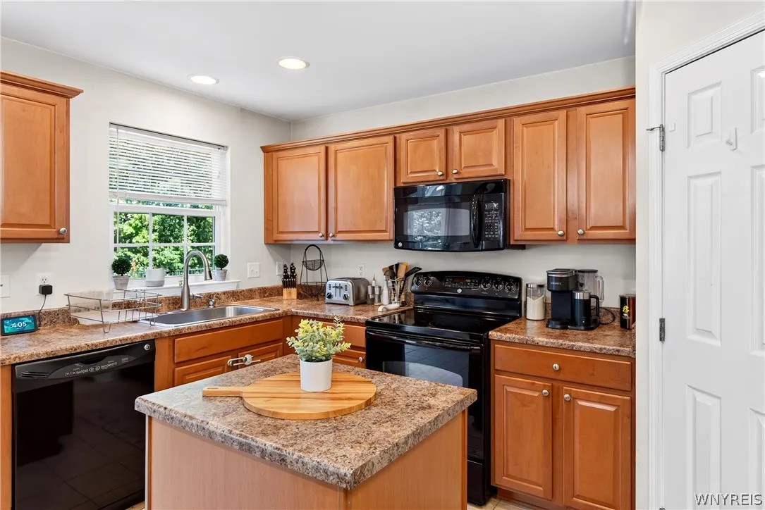 3 Scooter Lane, Hamburg, New York 14075, Hamburg, New York 14075, 3 Bedrooms Bedrooms, 9 Rooms Rooms,2 BathroomsBathrooms,Residential,For Sale,3 Scooter Lane, Hamburg, New York 14075,0,B1698883