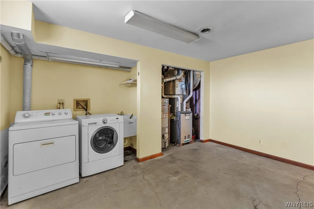 418 Lakefront Blvd, Buffalo, New York 14202, Buffalo, New York 14202, 2 Bedrooms Bedrooms, 5 Rooms Rooms,1 BathroomBathrooms,Residential,For Sale,418 Lakefront Blvd, Buffalo, New York 14202,0,B1698602