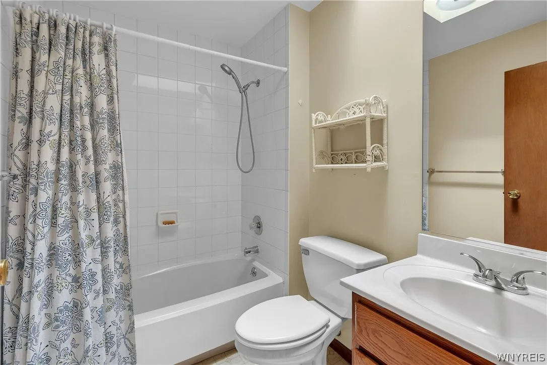 418 Lakefront Blvd, Buffalo, New York 14202, Buffalo, New York 14202, 2 Bedrooms Bedrooms, 5 Rooms Rooms,1 BathroomBathrooms,Residential,For Sale,418 Lakefront Blvd, Buffalo, New York 14202,0,B1698602