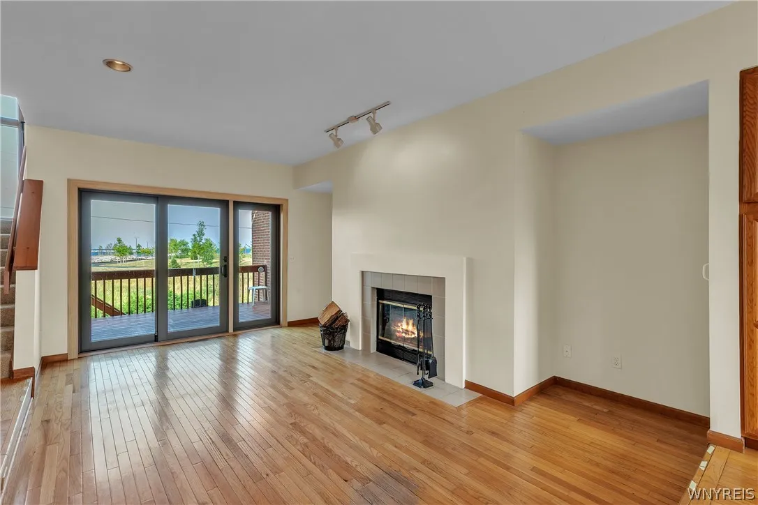 418 Lakefront Blvd, Buffalo, New York 14202, Buffalo, New York 14202, 2 Bedrooms Bedrooms, 5 Rooms Rooms,1 BathroomBathrooms,Residential,For Sale,418 Lakefront Blvd, Buffalo, New York 14202,0,B1698602