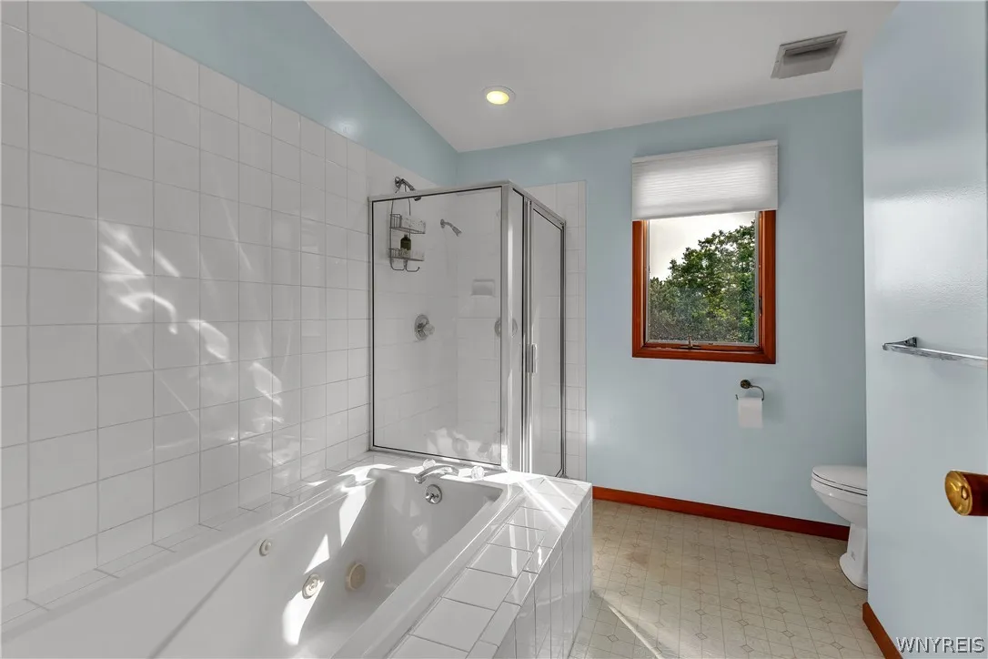 418 Lakefront Blvd, Buffalo, New York 14202, Buffalo, New York 14202, 2 Bedrooms Bedrooms, 5 Rooms Rooms,1 BathroomBathrooms,Residential,For Sale,418 Lakefront Blvd, Buffalo, New York 14202,0,B1698602