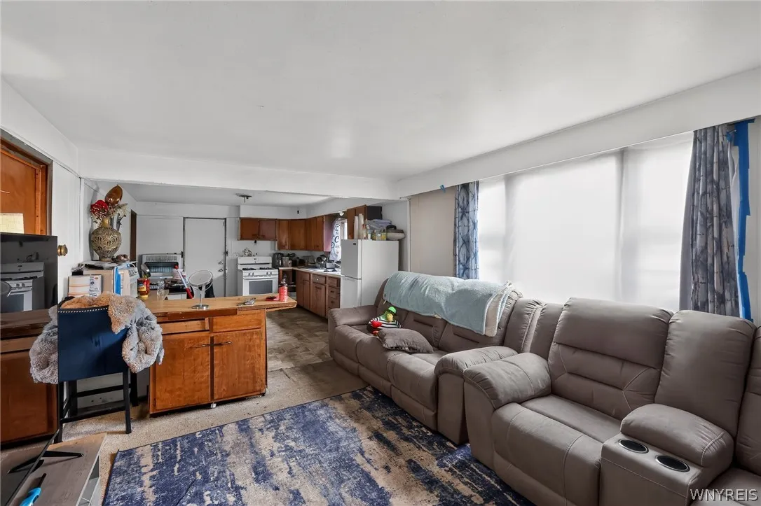 233 Davey Street, Buffalo, New York 14206, Buffalo, New York 14206, 5 Bedrooms Bedrooms, ,2 BathroomsBathrooms,Residential,For Sale,233 Davey Street, Buffalo, New York 14206,0,B1698430