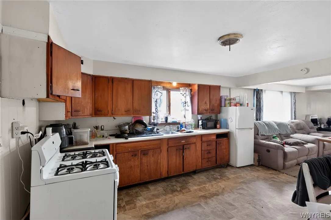233 Davey Street, Buffalo, New York 14206, Buffalo, New York 14206, 5 Bedrooms Bedrooms, ,2 BathroomsBathrooms,Residential,For Sale,233 Davey Street, Buffalo, New York 14206,0,B1698430