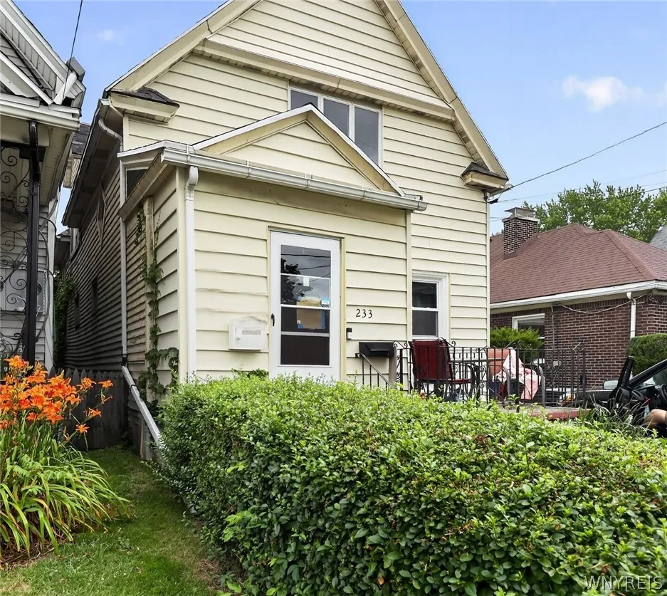 233 Davey Street, Buffalo, New York 14206, Buffalo, New York 14206, 5 Bedrooms Bedrooms, ,2 BathroomsBathrooms,Residential,For Sale,233 Davey Street, Buffalo, New York 14206,0,B1698430