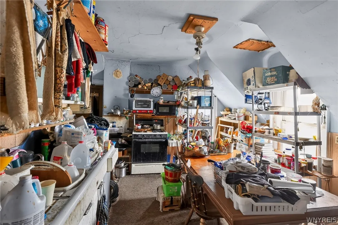 233 Davey Street, Buffalo, New York 14206, Buffalo, New York 14206, 5 Bedrooms Bedrooms, ,2 BathroomsBathrooms,Residential,For Sale,233 Davey Street, Buffalo, New York 14206,0,B1698430