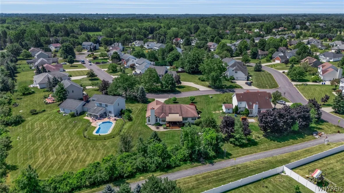 6195 Blossom Ct, Clarence, New York 14051, Clarence, New York 14051, 3 Bedrooms Bedrooms, 9 Rooms Rooms,2 BathroomsBathrooms,Residential,For Sale,6195 Blossom Ct, Clarence, New York 14051,0,B1698891