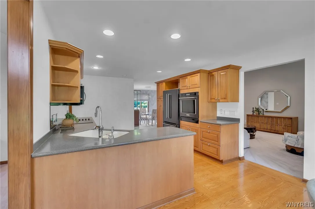 6195 Blossom Ct, Clarence, New York 14051, Clarence, New York 14051, 3 Bedrooms Bedrooms, 9 Rooms Rooms,2 BathroomsBathrooms,Residential,For Sale,6195 Blossom Ct, Clarence, New York 14051,0,B1698891