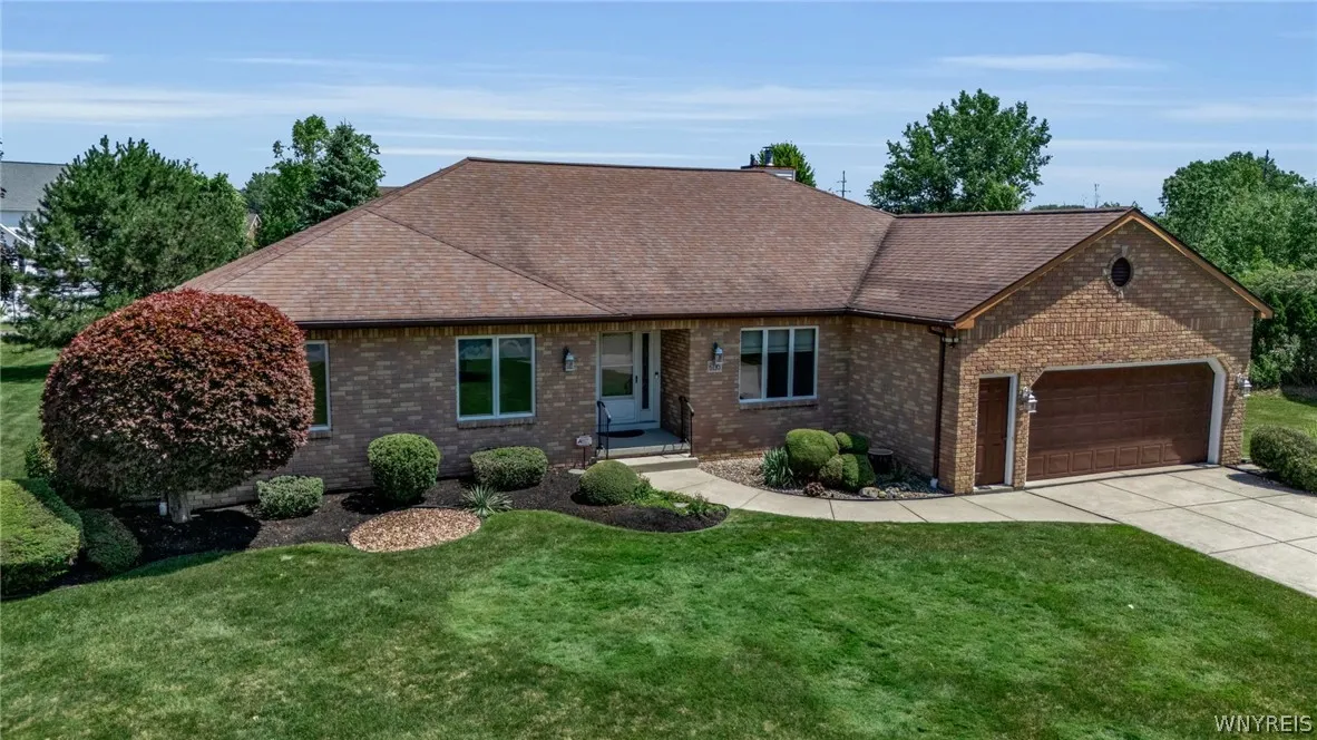 6195 Blossom Ct, Clarence, New York 14051, Clarence, New York 14051, 3 Bedrooms Bedrooms, 9 Rooms Rooms,2 BathroomsBathrooms,Residential,For Sale,6195 Blossom Ct, Clarence, New York 14051,0,B1698891
