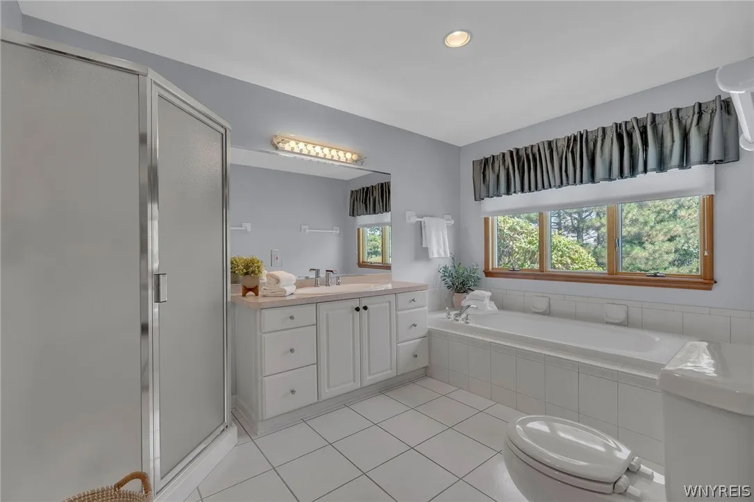 6195 Blossom Ct, Clarence, New York 14051, Clarence, New York 14051, 3 Bedrooms Bedrooms, 9 Rooms Rooms,2 BathroomsBathrooms,Residential,For Sale,6195 Blossom Ct, Clarence, New York 14051,0,B1698891