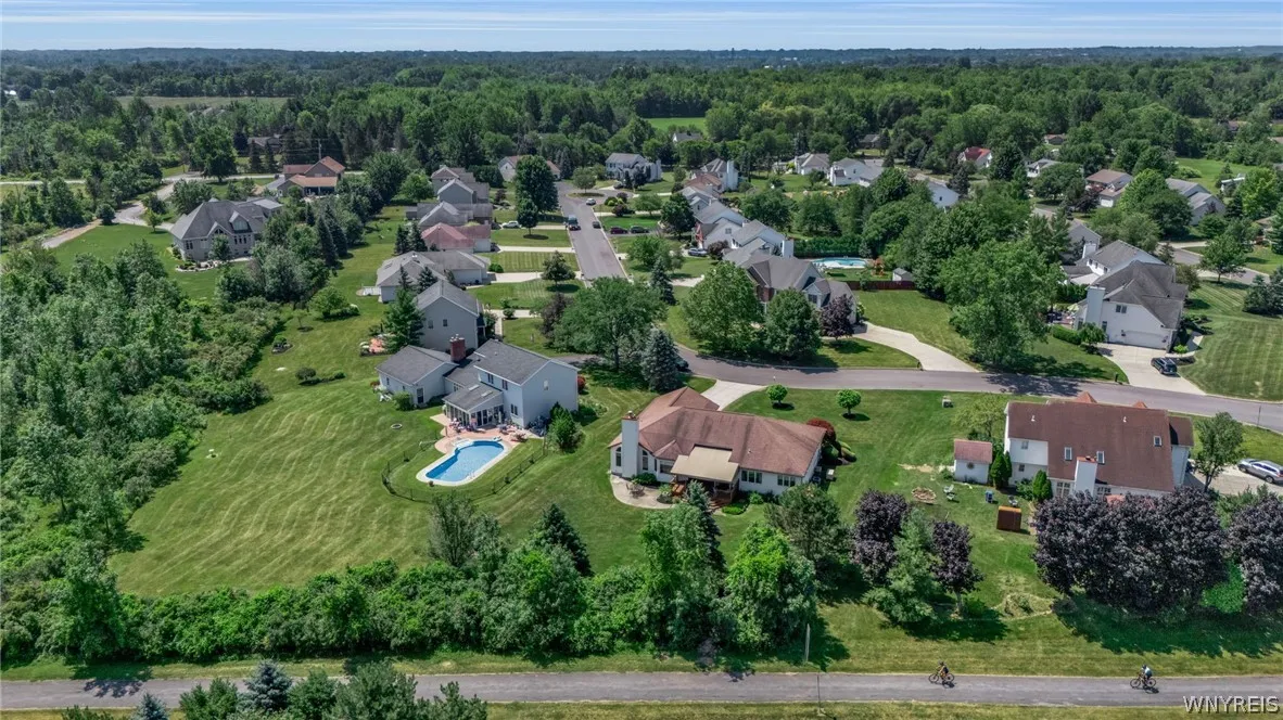 6195 Blossom Ct, Clarence, New York 14051, Clarence, New York 14051, 3 Bedrooms Bedrooms, 9 Rooms Rooms,2 BathroomsBathrooms,Residential,For Sale,6195 Blossom Ct, Clarence, New York 14051,0,B1698891