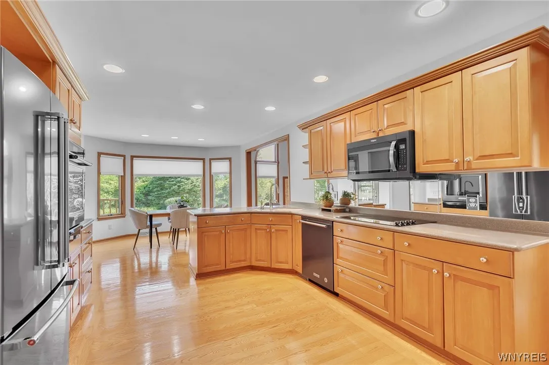 6195 Blossom Ct, Clarence, New York 14051, Clarence, New York 14051, 3 Bedrooms Bedrooms, 9 Rooms Rooms,2 BathroomsBathrooms,Residential,For Sale,6195 Blossom Ct, Clarence, New York 14051,0,B1698891